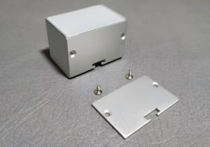 7800404 TAPA ALUMINIO GRIS PARA R5032 1