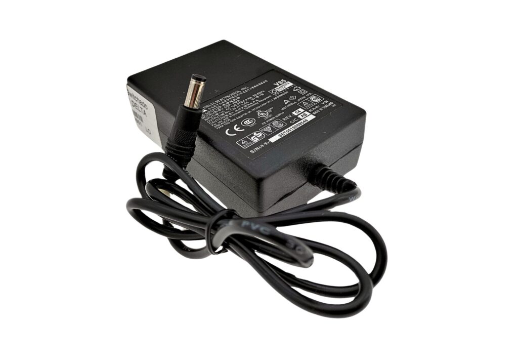Adaptateur Secteur 230V Vers 12V 1A - Chargeur Générique D'occasion