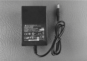 ADAPTADOR SWITCHADO 12V@1A DELTA NO INCLUYE CABLE DE PODER 2