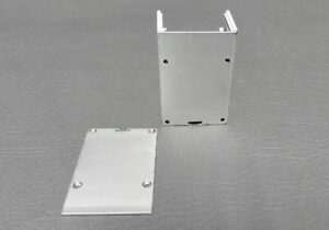 7800568 TAPA ALUMINIO GRIS PARA R5075 ECO 2.5MTR 3