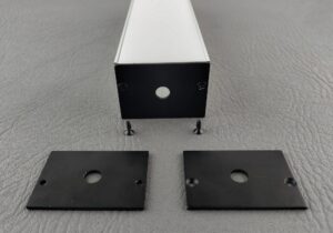 R5035 TAPA NEGRA CON HUECO 2