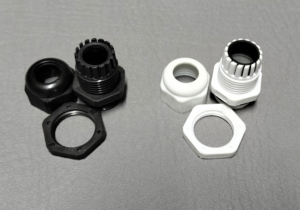 7010016 PRENSAESTOPA PLASTICA PG13.5 BLANCANEGRA 1