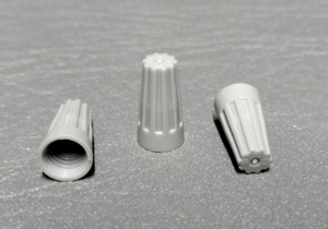 7010149 CONECTOR RESORTE GRIS C.183 1