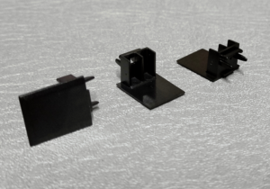 7800492 TAPA PLASTICA NEGRA SIN PINES PARA RA1009NO 1