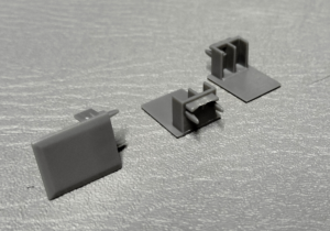 7800495 TAPA PLASTICA GRIS SIN PINES PARA RA1009GO 1