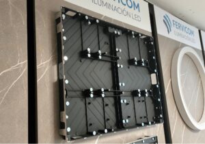 GABINETES DE ALUMINIO INTERIOR 2 2400036 GABINETE DE ALUMINIO INTERIOR 640X480 mm NVP 3