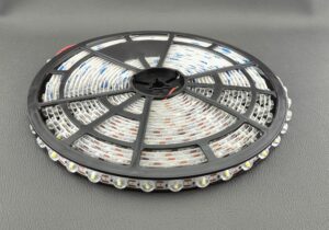 CINTA LED LUPA 2835 48L 7500K 12V 11mm 2 3540140 CINTA LED LUPA 2835 48L 12V 7500K 18W 11mm 180° X 10 METROS 2